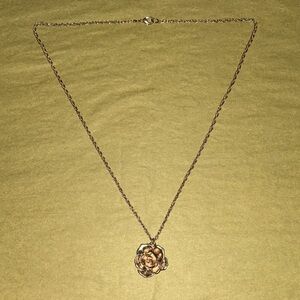 Vintage Elegant Gold Rose Locket Pendant Necklace